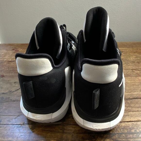 Athletic_Shoes